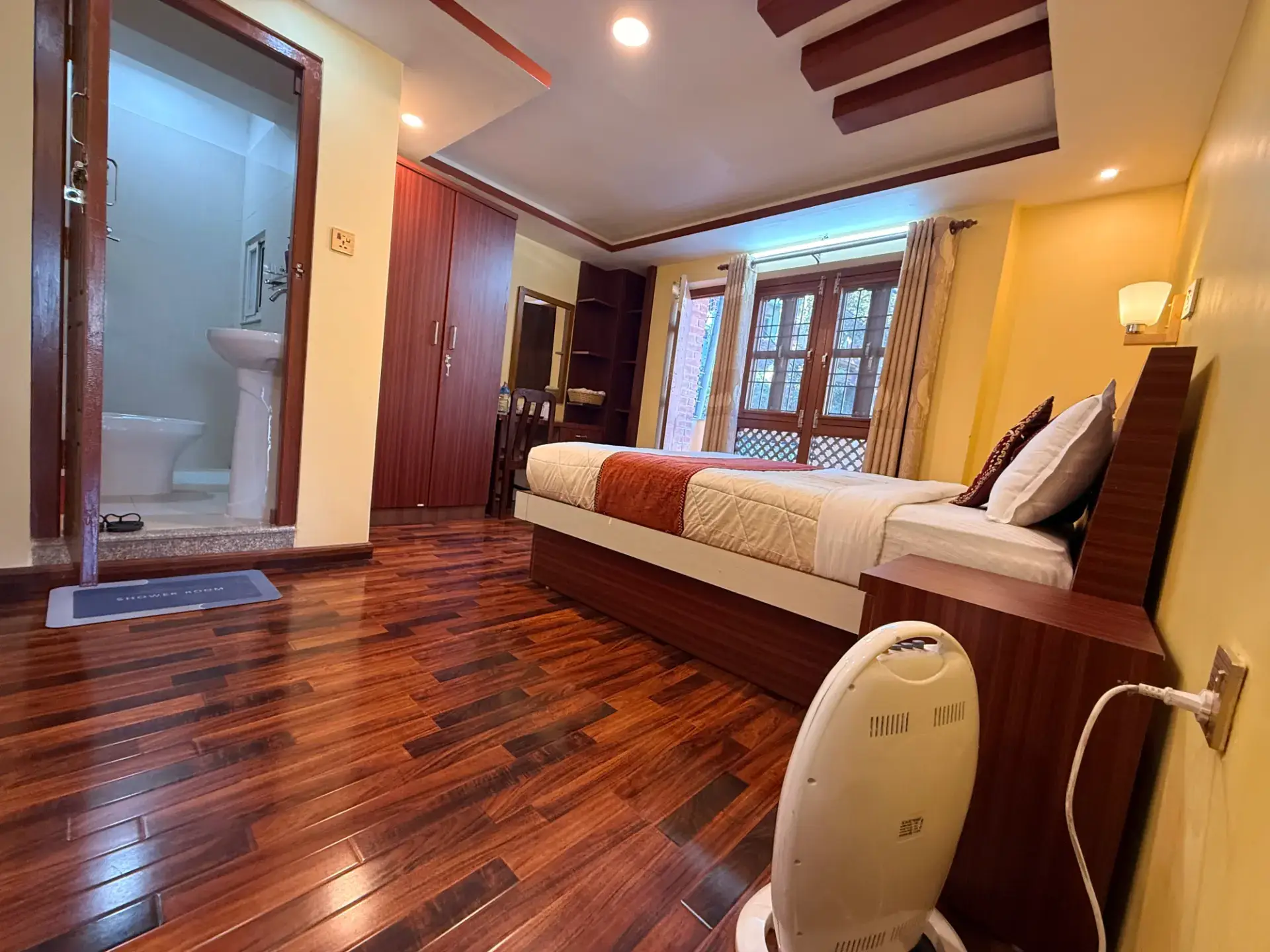 Deluxe King Room showing the bed, wardrobe and private en-suite bathroom